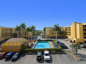 14951 SW 82nd Ln 17402, Miami FL 33193