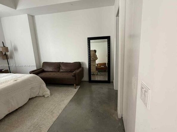151 SE 1st St 503, Miami FL 33131