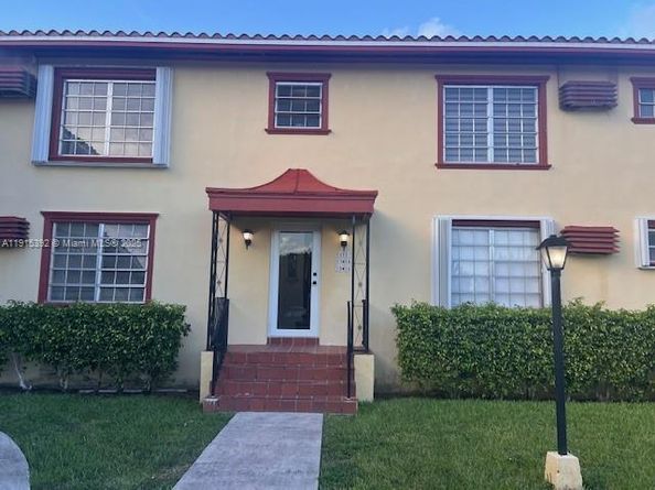 651 SW 11th St 15W, Miami FL 33129