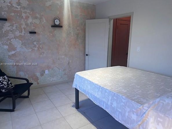 651 SW 11th St 15W, Miami FL 33129