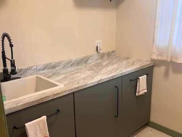 651 SW 11th St 15W, Miami FL 33129