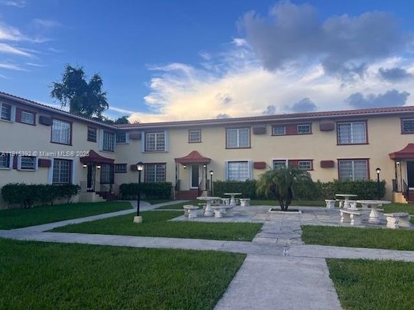 651 SW 11th St 15W, Miami FL 33129