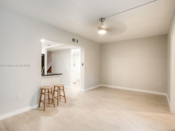 14329 Memorial Hwy 7K, Miami FL 33161