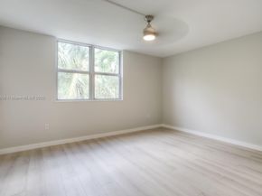 14329 Memorial Hwy 7K, Miami FL 33161