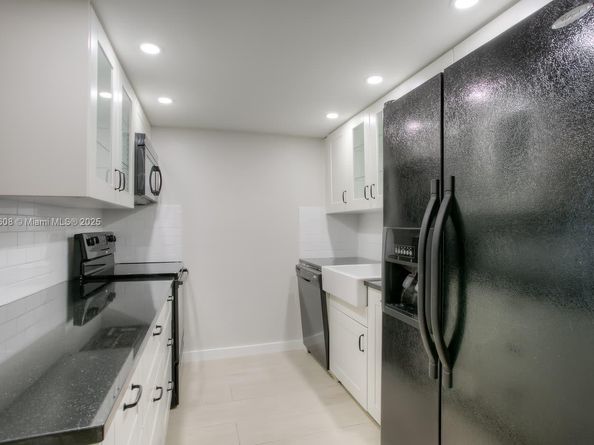 14329 Memorial Hwy 7K, Miami FL 33161