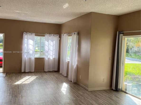 10161 SW 21st St, Miramar FL 33025