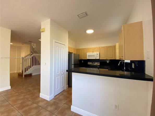 7317 NW 174th Ter 100, Hialeah FL 33015