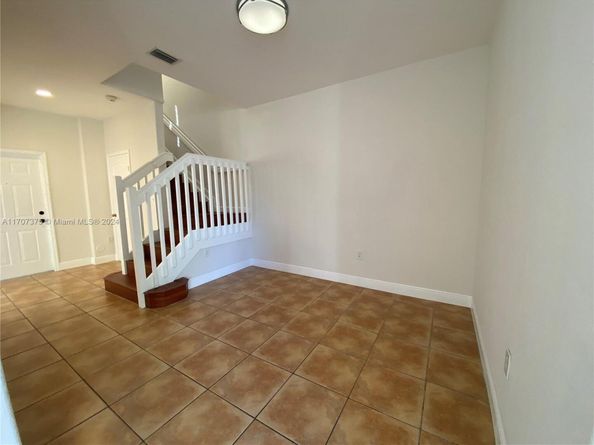 7317 NW 174th Ter 100, Hialeah FL 33015