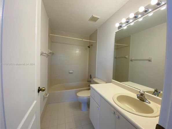 7317 NW 174th Ter 100, Hialeah FL 33015