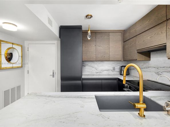 1800 Sunset Harbour Dr 2105, Miami Beach FL 33139