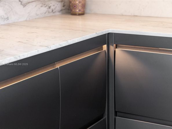 1800 Sunset Harbour Dr 2105, Miami Beach FL 33139