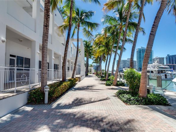 1800 Sunset Harbour Dr 2105, Miami Beach FL 33139