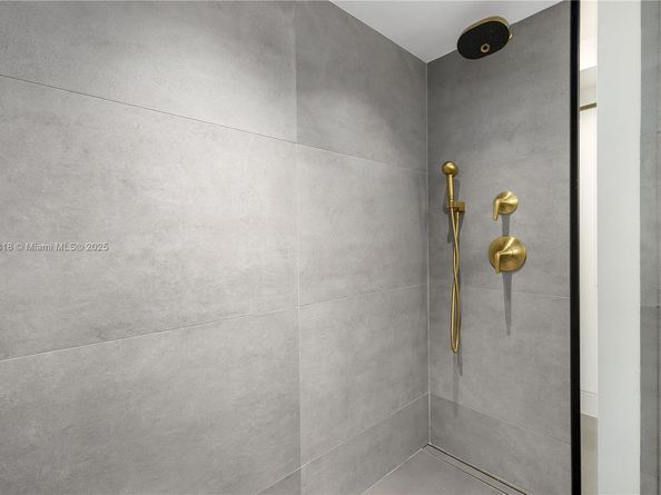 1800 Sunset Harbour Dr 2105, Miami Beach FL 33139