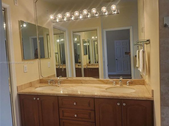2017 NW 182nd Ave, Pembroke Pines FL 33029