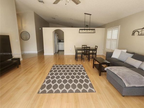2017 NW 182nd Ave, Pembroke Pines FL 33029