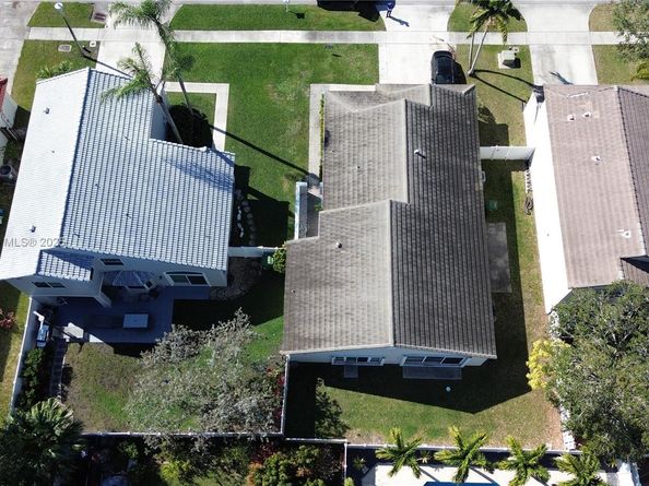 2017 NW 182nd Ave, Pembroke Pines FL 33029