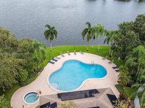 11976 NW 12th St, Pembroke Pines FL 33026