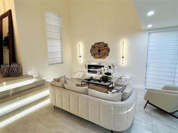 11976 NW 12th St, Pembroke Pines FL 33026