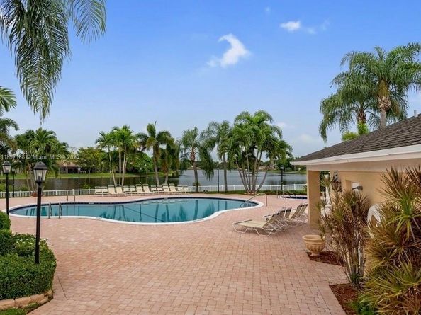 11976 NW 12th St, Pembroke Pines FL 33026