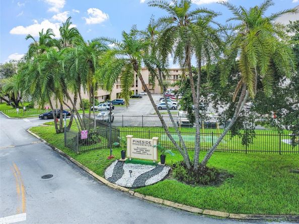 8895 Fontainebleau Blvd 107, Miami FL 33172
