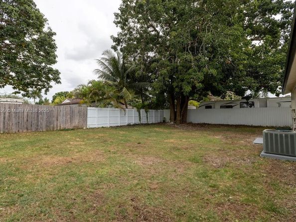 355 SW 17th Ave, Homestead FL 33030