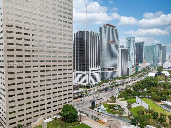 335 S Biscayne Blvd 2402, Miami FL 33131