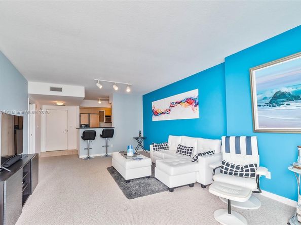 335 S Biscayne Blvd 2402, Miami FL 33131