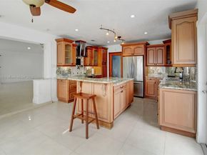9930 SW 48th St, Miami FL 33165