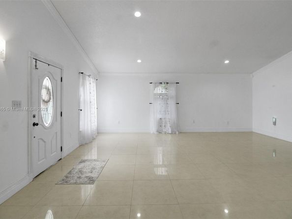 9930 SW 48th St, Miami FL 33165