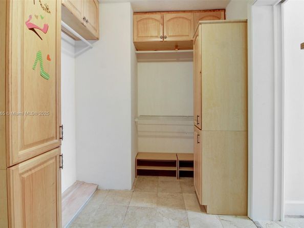 9930 SW 48th St, Miami FL 33165