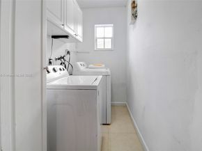 9930 SW 48th St, Miami FL 33165