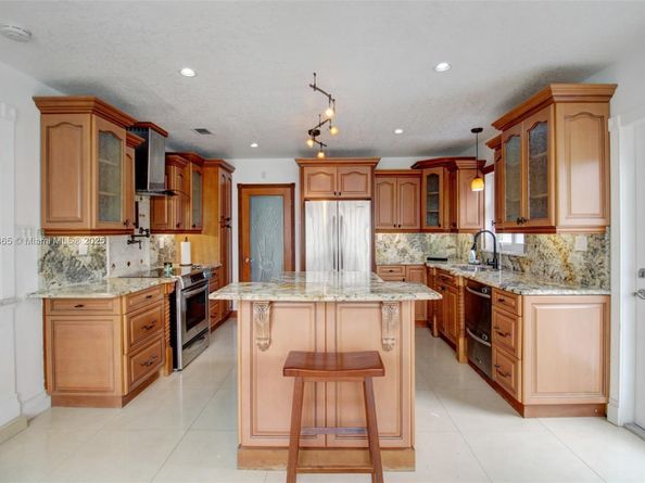 9930 SW 48th St, Miami FL 33165