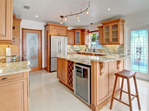 9930 SW 48th St, Miami FL 33165