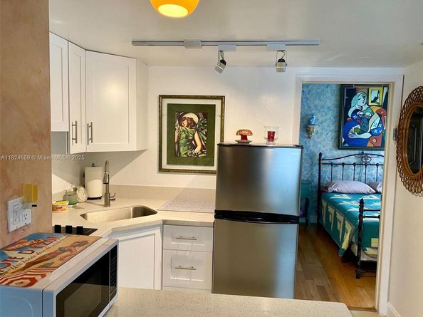 750 Pennsylvania Ave 3, Miami Beach FL 33139