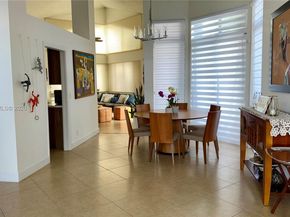 1040 Sandalwood Ln, Weston FL 33326