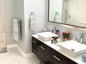 1040 Sandalwood Ln, Weston FL 33326