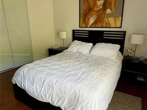 1040 Sandalwood Ln, Weston FL 33326