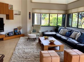 1040 Sandalwood Ln, Weston FL 33326