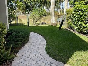 1040 Sandalwood Ln, Weston FL 33326