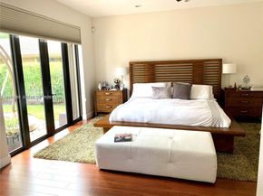 1040 Sandalwood Ln, Weston FL 33326