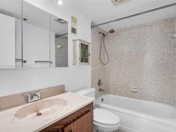 1100 Saint Charles Pl PH5, Pembroke Pines FL 33026