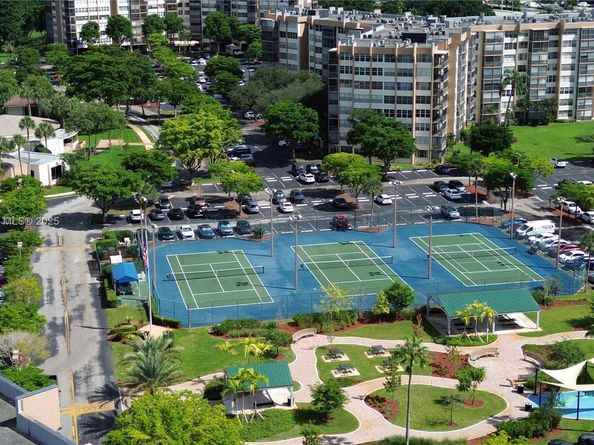 1100 Saint Charles Pl PH5, Pembroke Pines FL 33026