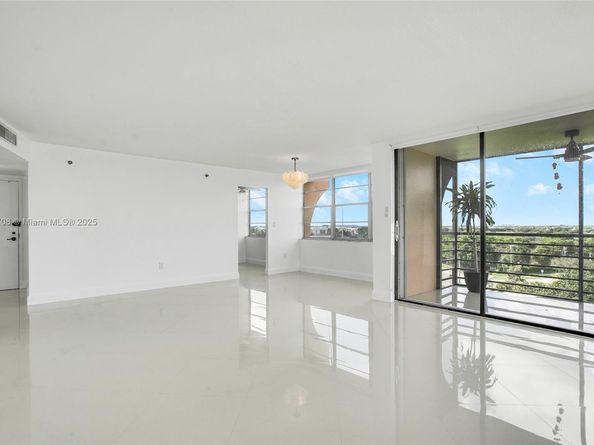 1100 Saint Charles Pl PH5, Pembroke Pines FL 33026