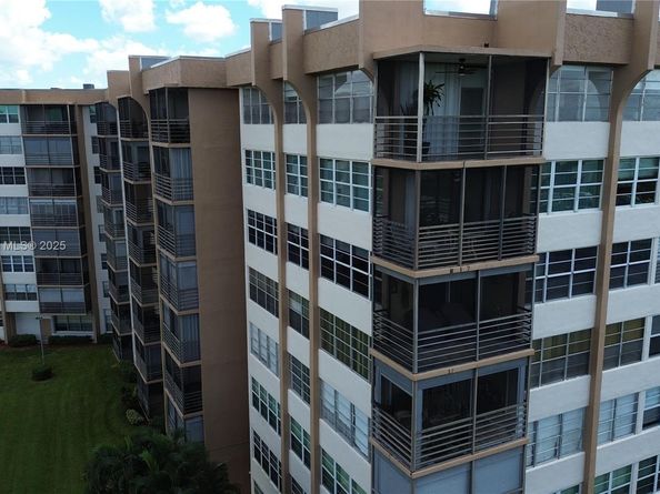 1100 Saint Charles Pl PH5, Pembroke Pines FL 33026