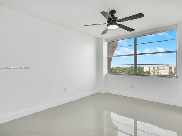 1100 Saint Charles Pl PH5, Pembroke Pines FL 33026