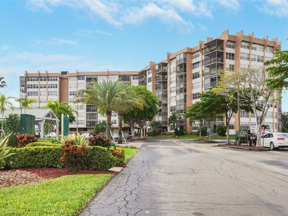 1100 Saint Charles Pl PH5, Pembroke Pines FL 33026