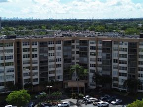 1100 Saint Charles Pl PH5, Pembroke Pines FL 33026