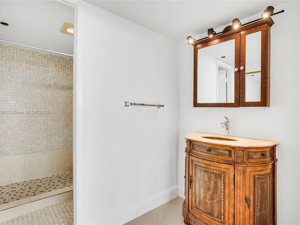 1100 Saint Charles Pl PH5, Pembroke Pines FL 33026