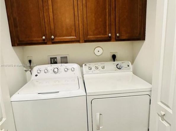 5217 SW 78th Ter, Davie FL 33328