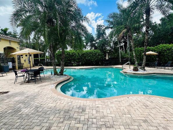 5217 SW 78th Ter, Davie FL 33328